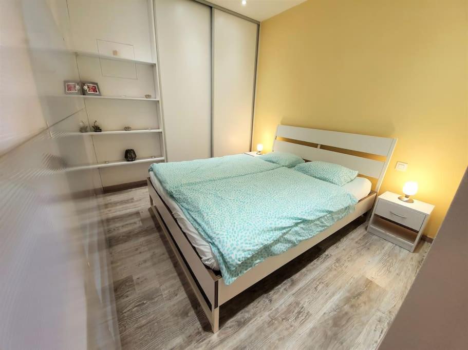 Comfy & Stylish Flat In The City Centre + Parking Bratislava Bagian luar foto